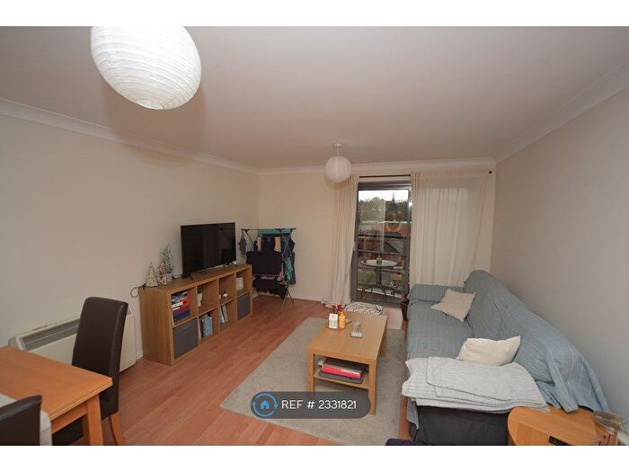 1 Bedroom Flat To Rent In Jubilee Square, Reading, RG1