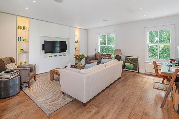 2 Bedroom Flat To Rent In Westbourne Park Road, London, W11