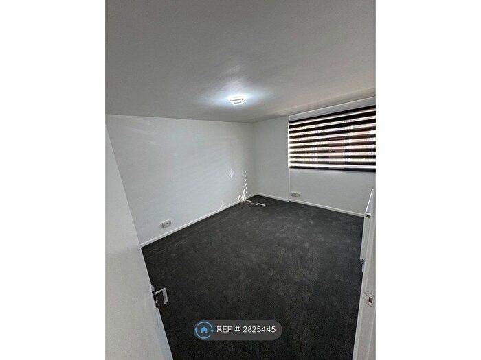 2 Bedroom Maisonette To Rent In Shelley Close, Abingdon, OX14