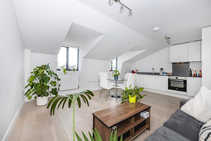 2 Bedroom Apartment To Rent In Camden High Street, Camden, NW1