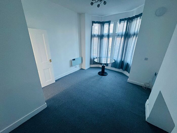 2 Bedroom Flat To Rent In Fentiman Road, London, SW8