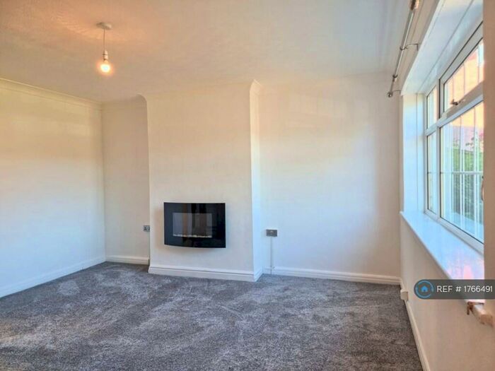 3 Bedroom Semi-Detached House To Rent In Oxley Grove, Birmingham, B29