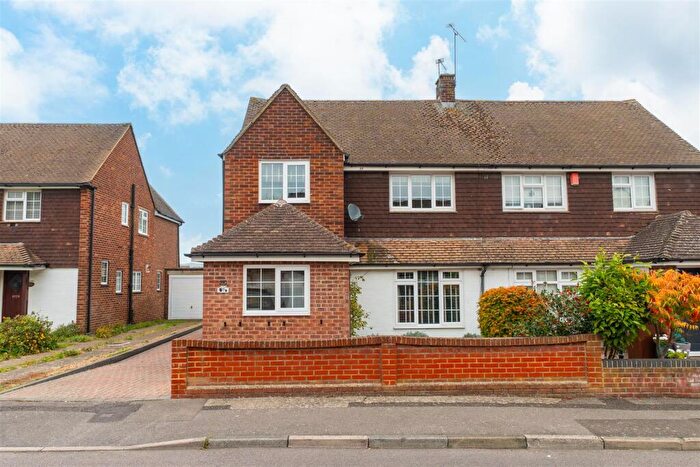 3 Bedroom Semi-Detached House For Sale In The Avenue, Aylesford, ME20