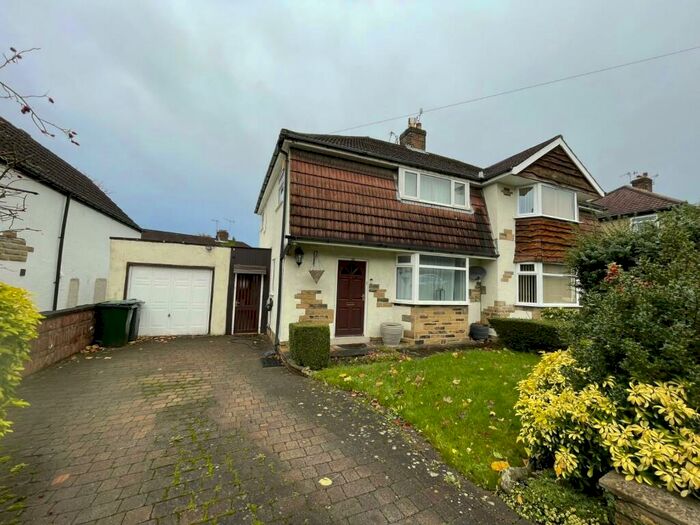 3 Bedroom Semi-Detached House To Rent In Park Road, Bingley, West Yorkshire, BD16