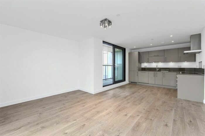 2 Bedroom Flat To Rent In Rotherhithe New Road, London, SE16