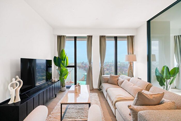 2 Bedroom Flat To Rent In Nine Elms Lane, London, SW8