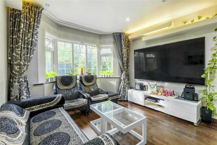 2 Bedroom Flat To Rent In Springfield Clsoe, Stanmore, HA7