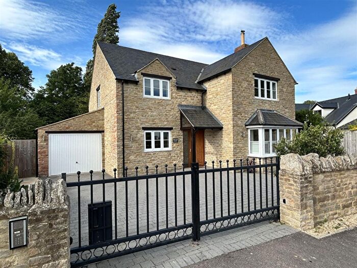 4 Bedroom Detached House For Sale In Park Close, Kirtlington, OX5
