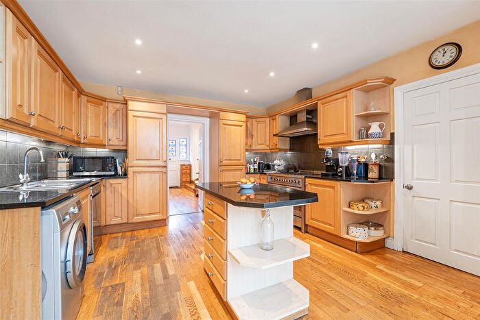4 Bedroom Detached House For Sale In Church Road, Hanwell, W7