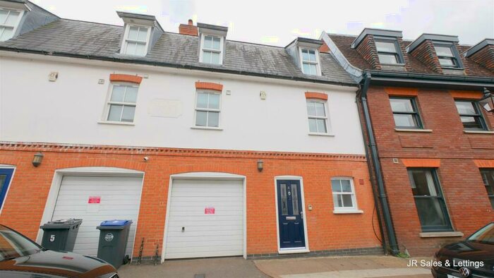 3 Bedroom Town House To Rent In Church Street, Hertford, SG14