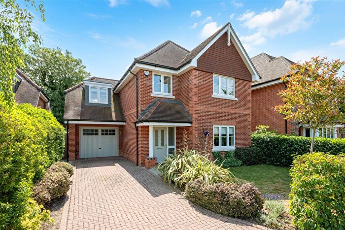 4 Bedroom Detached House For Sale In Brambling Close, Banstead, SM7