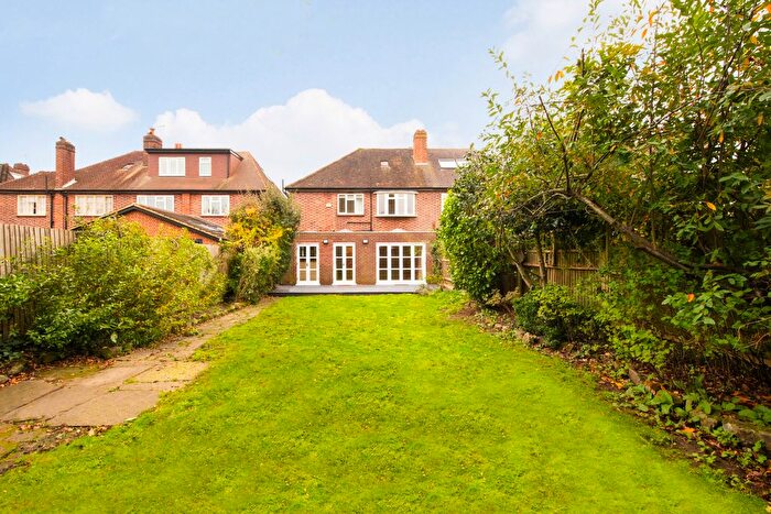 4 Bedroom Semi-Detached House To Rent In Lauderdale Drive, Richmond, TW10