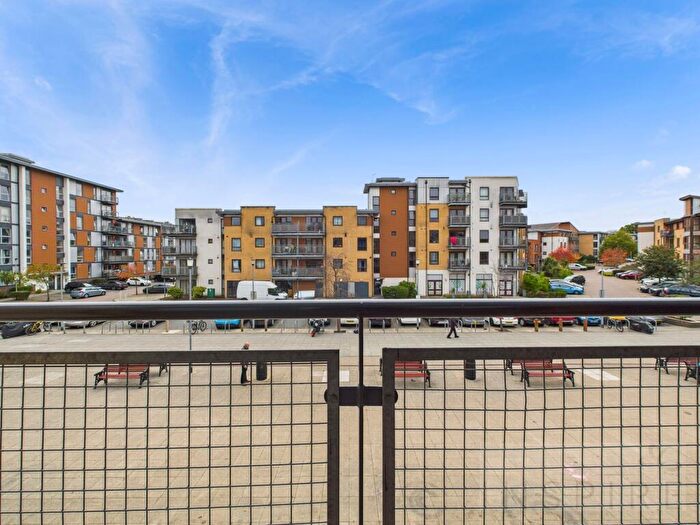 1 Bedroom Flat For Sale In Commonwealth Drive, Howlands Court, RH10