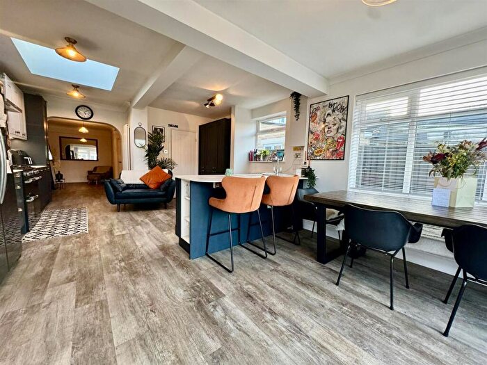 4 Bedroom Semi Detached House For Sale In Collett Avenue, Rodbourne Cheney, Swindon, SN2