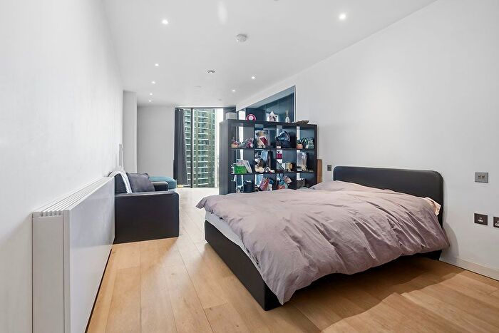 Studio To Rent In Walworth Road, London, SE1