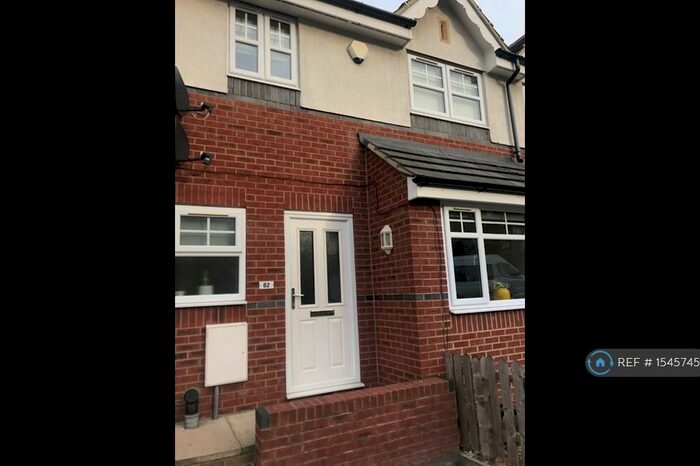 3 Bedroom Semi-Detached House To Rent In Wyther Park Hill, Leeds, LS12