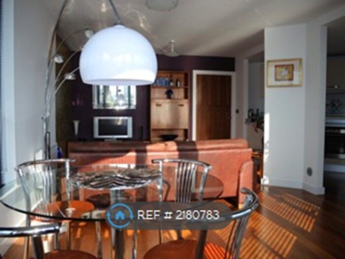 2 Bedroom Flat To Rent In The Skyline, Leeds, LS9