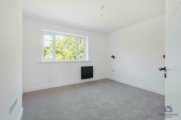 3 Bedroom Flat To Rent In Edgware Court, Edgware, Greater London, HA8