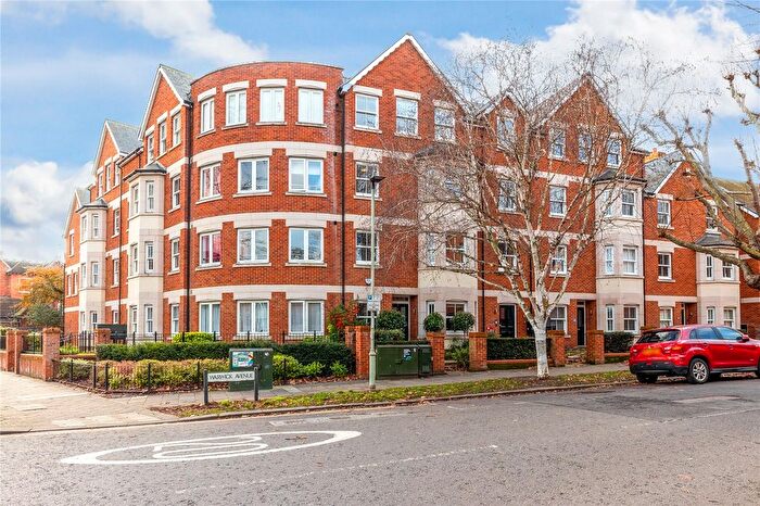 2 Bedroom Flat For Sale In De Montfort Place, Bedford, Bedfordshire, MK40