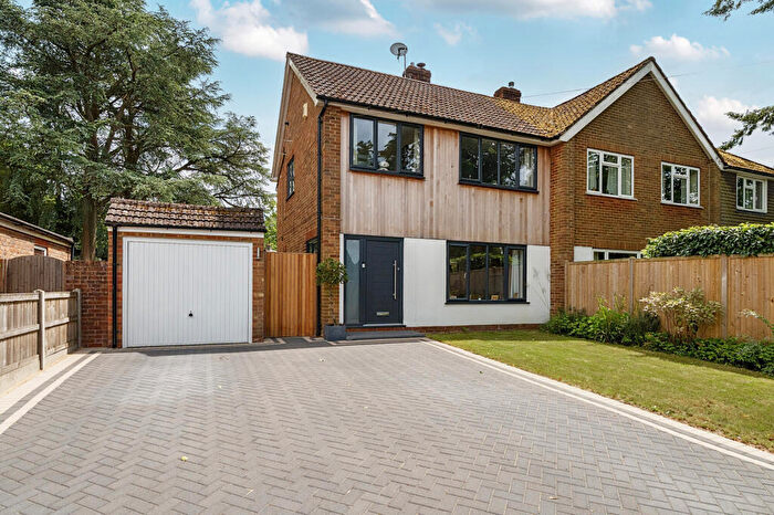 3 Bedroom Semi-Detached House For Sale In Wrecclesham Hill, Farnham, GU10