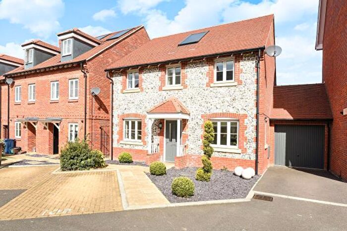 4 Bedroom Link Detached House To Rent In Wellesbourne Crescent, High Wycombe, HP13