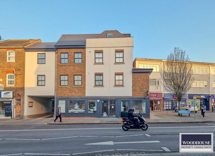 2 Bedroom Flat To Rent In Turners Hill, Cheshunt, Waltham Cross, EN8