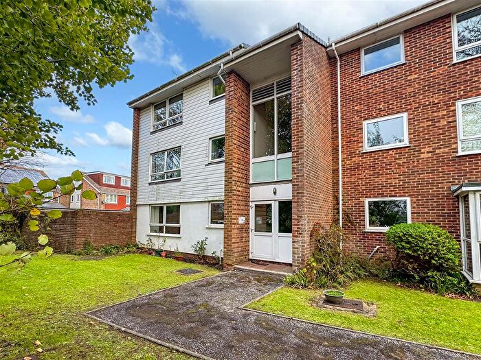 2 Bedroom Flat For Sale In Summerlea Gardens, Church Street, Littlehampton, BN17