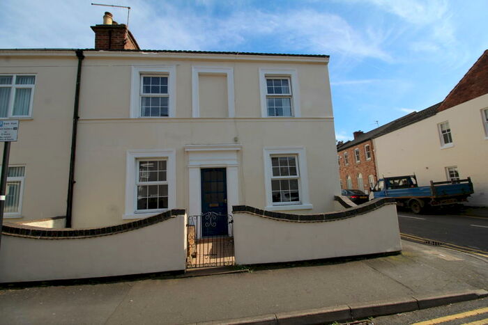 4 Bedroom End Of Terrace House To Rent In Forfield Place, Leamington Spa, CV31