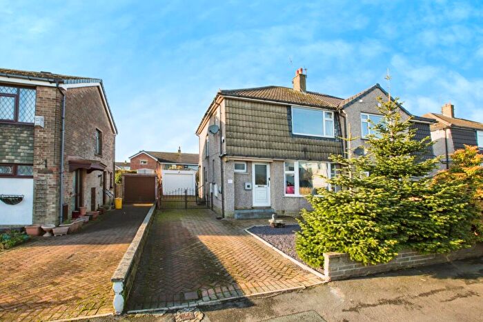 3 Bedroom Semi Detached House For Sale In School Lane, Illingworth, Halifax, West Yorkshire, HX2