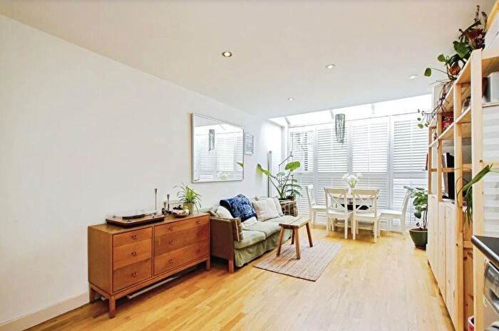1 Bedroom Flat For Sale In Roman Road, London, E3