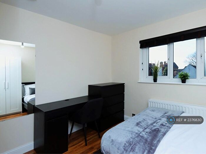 3 Bedroom Flat To Rent In Leigh Road, Birmingham, B8