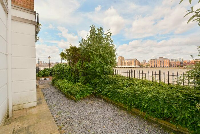 2 Bedroom Flat To Rent In Edward Square, London, SE16