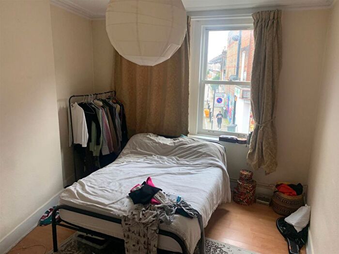 2 Bedroom Flat To Rent In Landor Road, London, SW9
