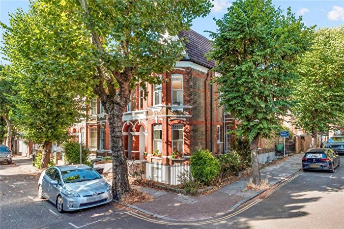 2 Bedroom Apartment For Sale In Sotheby Road, London, N5