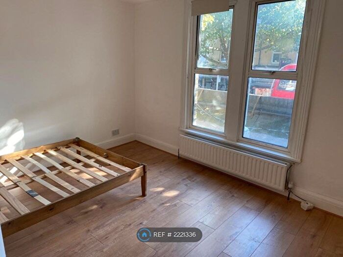 Studio To Rent In Grove Vale, London, SE22