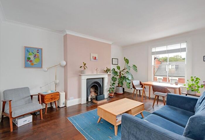 1 Bedroom Apartment To Rent In Pilgrims Lane, Hampstead, London, NW3