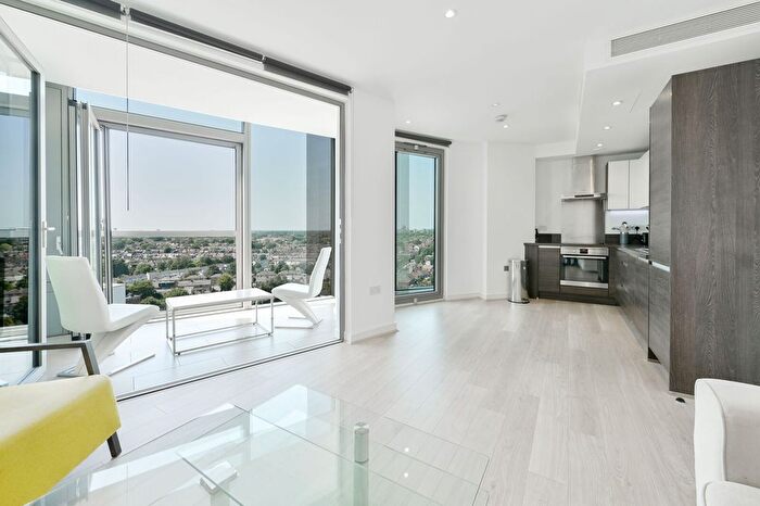 1 Bedroom Flat To Rent In Great West Quarter, Brentford, TW8
