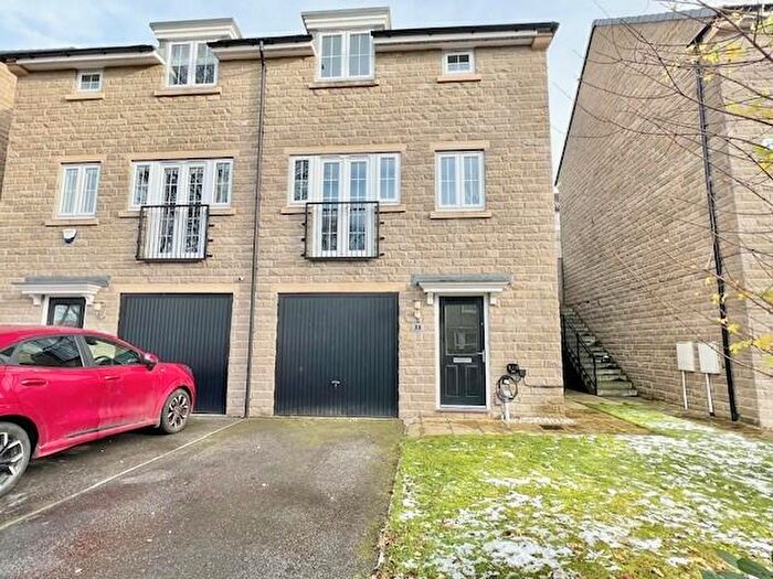 3 Bedroom House To Rent In Bluebell Drive, Wyke, Bradford, BD12