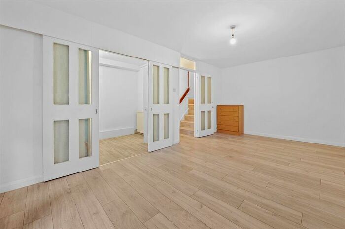 2 Bedroom Flat To Rent In Handa Walk, London, N1