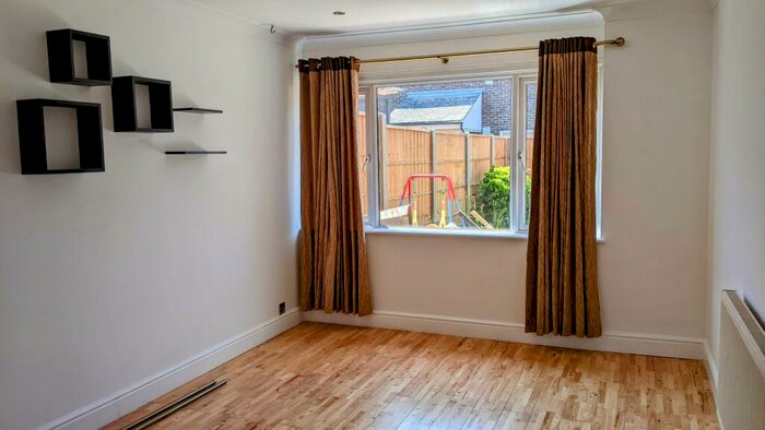 2 Bedroom House To Rent In Alcock Close, Wallington, SM6