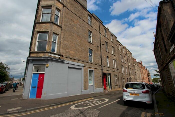2 Bedroom Flat To Rent In Hawthornvale, Leith, Edinburgh, EH6