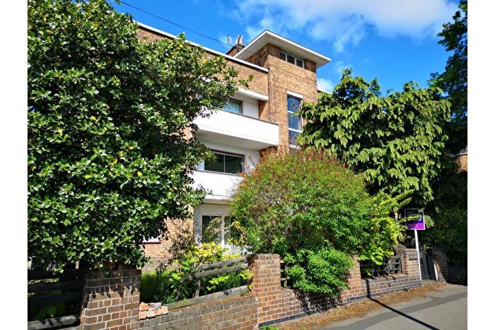 3 Bedroom Flat For Sale In Western Boulevard, Nottingham, NG8