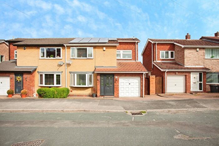 3 Bedroom Semi Detached House For Sale In Chevet Rise, Royston, Barnsley, S71