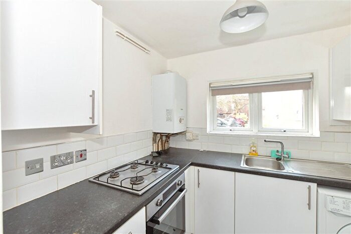 1 Bedroom Flat For Sale In Capricorn Close, Bewbush, Crawley, West Sussex, RH11