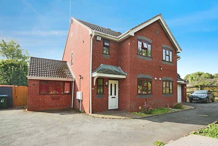 3 Bedroom Semi-Detached House For Sale In Stoney Road, Coventry, CV1