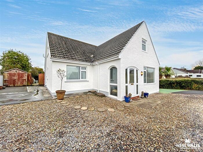 4 Bedroom Detached Bungalow For Sale In Wooden, Saundersfoot, SA69