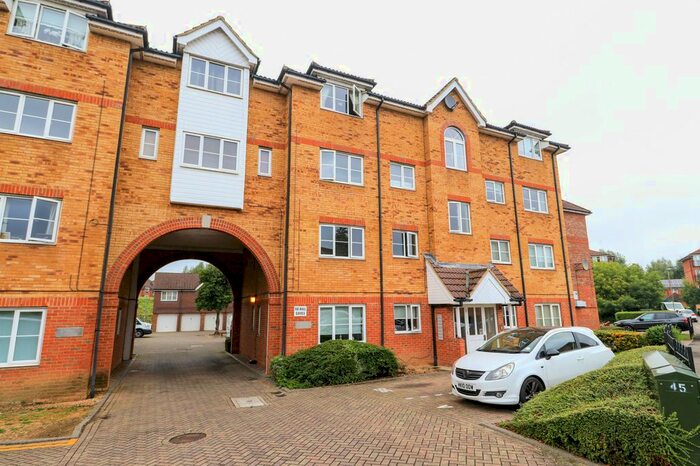 2 Bedroom Flat To Rent In Yukon Road, Turnford, Broxbourne, EN10