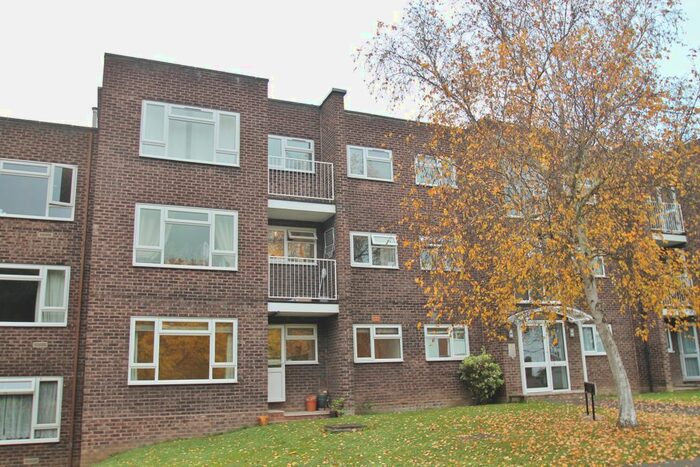2 Bedroom Flat To Rent In Malcolm Way, Snaresbrook E11