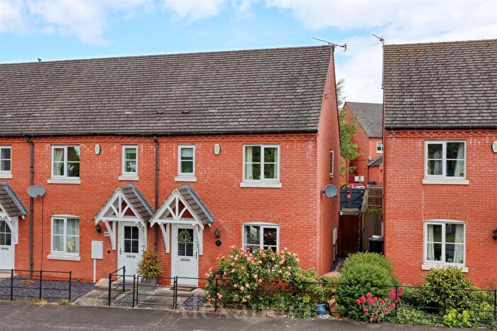 3 Bedroom End Of Terrace House For Sale In Bosworth Road, Measham, DE12