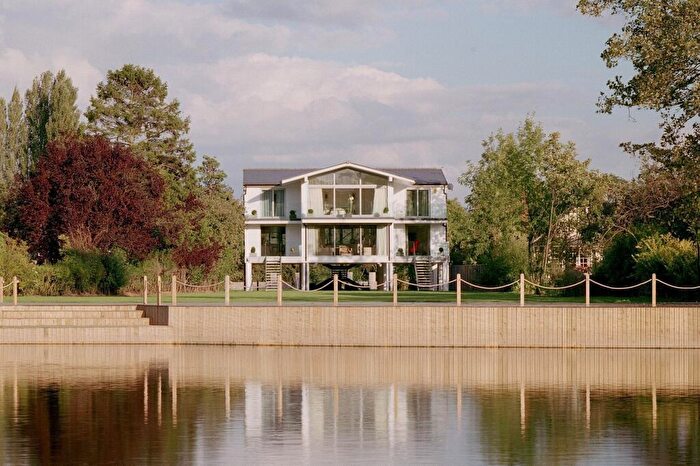 4 Bedroom Detached House For Sale In Tiddington Road, Stratford-upon-Avon, CV37